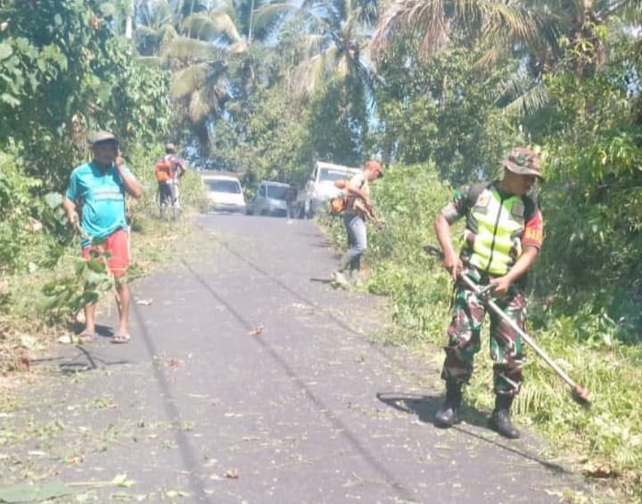 Kegiatan Karya Bakti di Desa Mahembang di Pimpin Babinsa Koramil 1302-03/Kakas