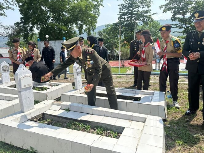 
					Kasdim 1614/Dompu Menghadiri Upacara Ziarah Nasional Peringatan Hari Pahlawan ke-79