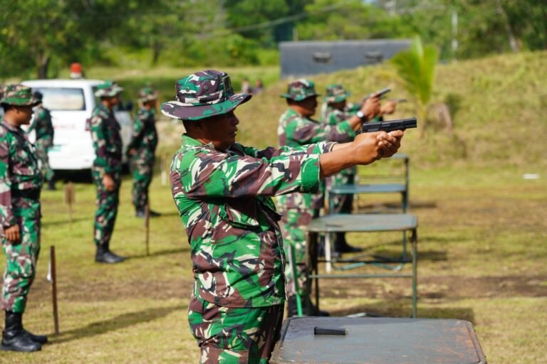 KOREM 121/ABW GELAR LATIHAN MENEMBAK SENJATA RINGAN JENIS PISTOL