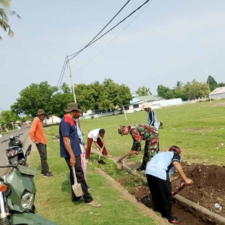 Babinsa dan Pemerintah Desa Malaju Galakkan Gotong Royong Jaga Kebersihan Lingkungan