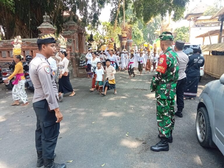 Beri Rasa Aman Dan Nyaman, Dandim Klungkung Utus Babinsa jajaran Kawal Upacara Keagamaan