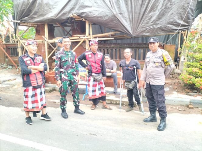 
					Koptu Sutamaya Kawal Jalan Santai HUT Ke 49 Sabha Yowana Panji Saraswati