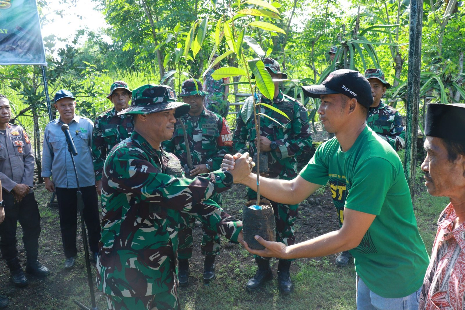 Peringati Hari Juang TNI AD, Dandim Takalar Mewakili Forkopimda Bersama Dinas Terkait Meresmikan Sumur Bor dan Penanaman Pohon