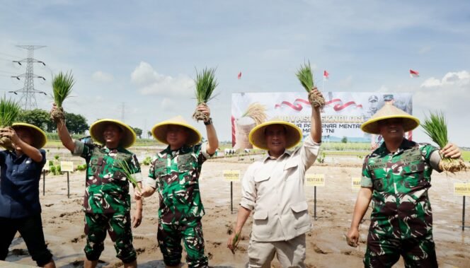 
					Kunjungan Kerja Panglima TNI di wilayah Kodim Pemalang Dalam Rangka Serbuan Teritorial dan Resmikan Jembatan Gantung Merah Putih 9
