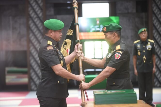 
					Mayjen TNI Windiyatno Resmi Menjabat Sebagai Pangdam XIV/Hsn