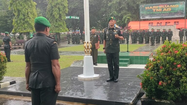 Dandim 1426 Takalar Memimpin Upacara Peringatan Hari Juang TNI AD Tahun 2024 Ditengah Guyuran Hujan Deras