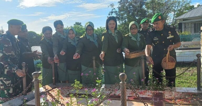 Peringati Hari Juang Kartika, Kodim 1603/Sikka Laksanakan Ziarah Rombongan Di TMB Iligetang