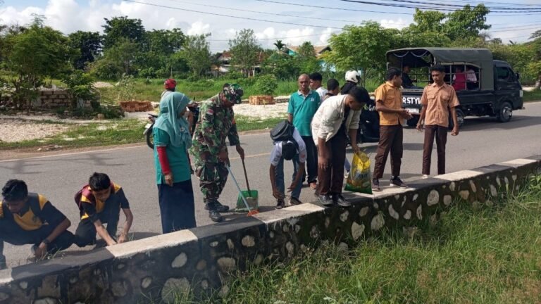 Babinsa Koramil 1604-01/Kota Ajak Pelajar dan Mahasiswa Kerja Bakti