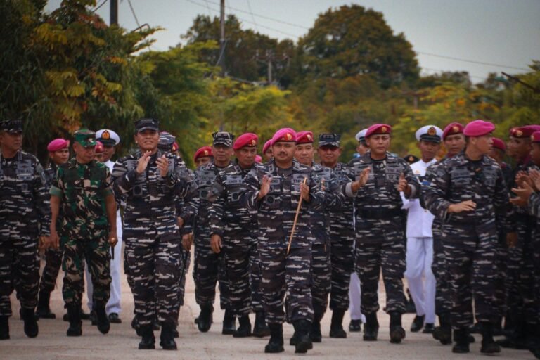 BATALYON UNGGUL PETARUNG MALAKA YONIF 10 MARINIR TERIMA KUNJUNGAN KASAL