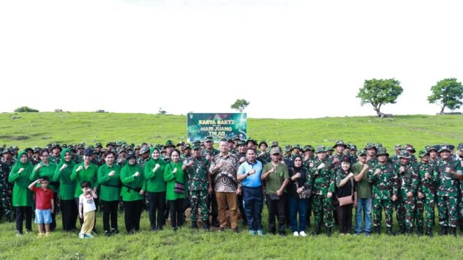 
					Peringati Hari Juang TNI AD ke 79, Danrem 161/Wira Sakti Pimpin Karya Bakti Bersama Masyarakat