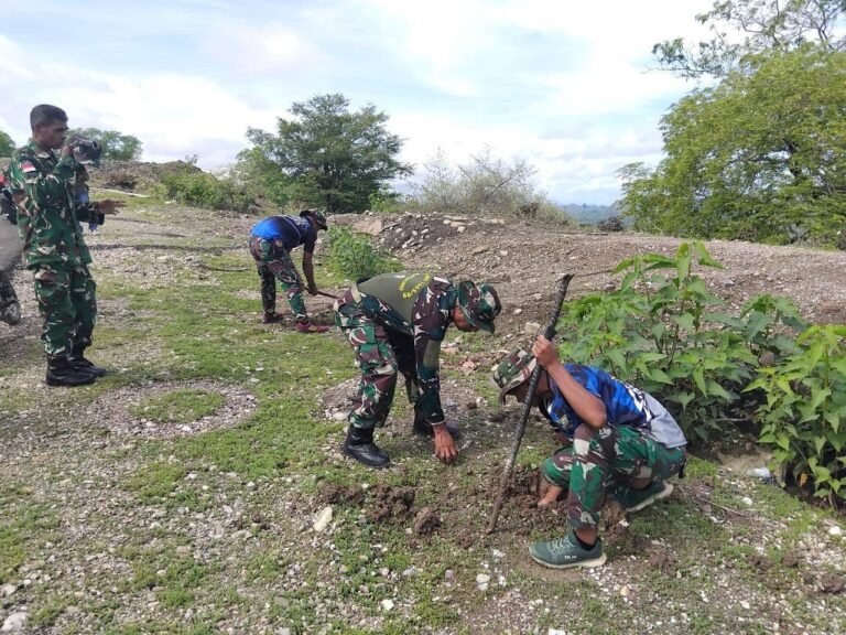 Lestarikan Alam dan Lingkungan, Kodim Belu Tanaman Anakan Pohon Di Kampus Unhan