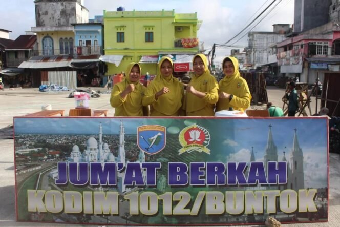 
					Berikan Manfaat Kepada Masyarakat, Kodim 1012/Buntok Kembali Gelar Jumat Berkah