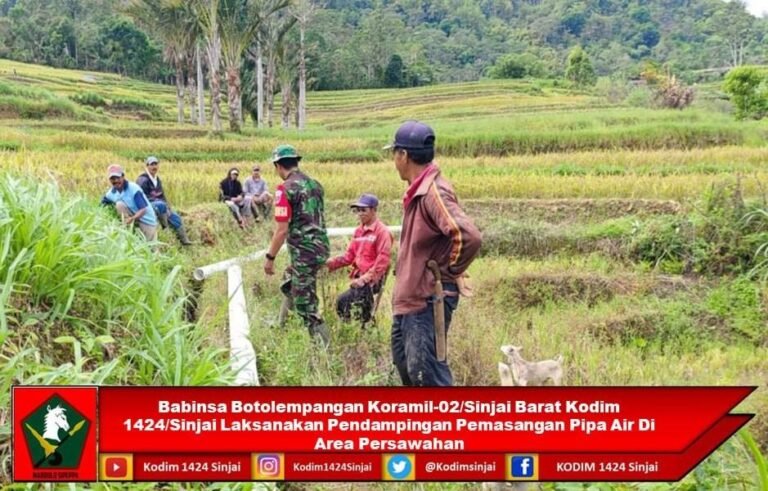 Babinsa Botolempangan Dampingi Pemasangan Pipa Air di Area Persawahan untuk Dukung Ketahanan Pangan