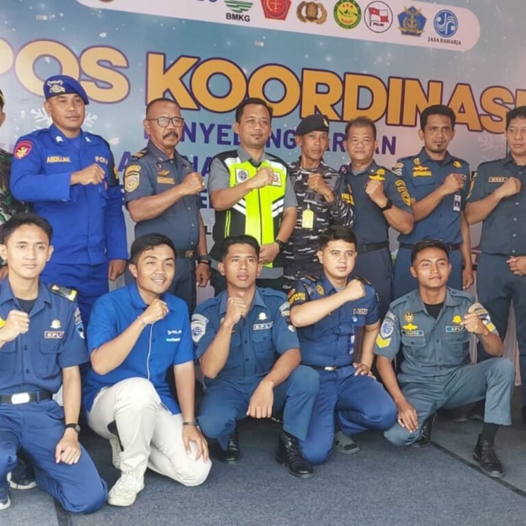 Anggota Koramil 1612-02/Komodo Amankan Liburan Natal dan Tahun Baru