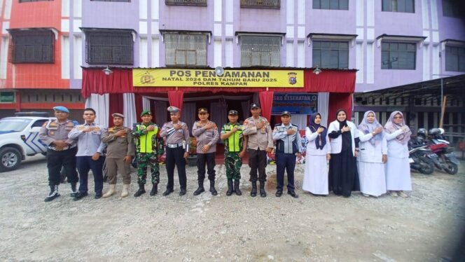 
					Babinsa Koramil 06 Siak Hulu Laksanakan Pengamanan Natal danTahun Baru Kepada Warga Yang Merayakannya