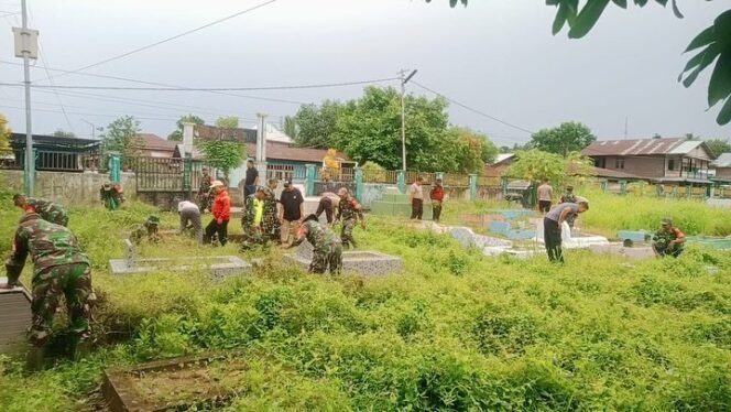 
					Koramil 1502-06/Bula Gelar Jumat Bersih di Tempat Pemakaman Umum Desa Bula