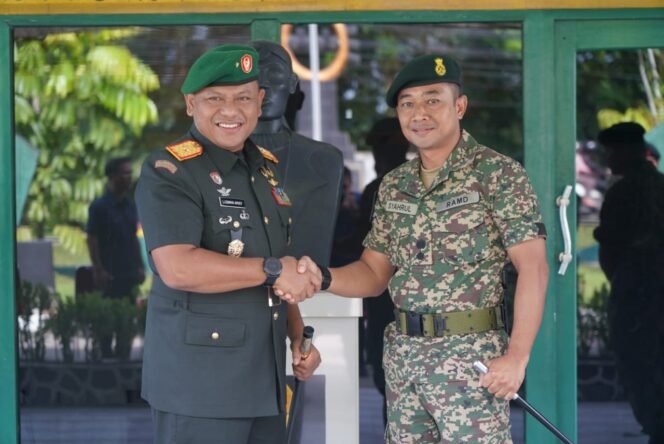 
					DANKOLAKOPS REM 121/ABW BRIGJEN TNI LUQMAN ARIEF, S.I.P., M.I.P., TERIMA KUNJUNGAN KEHORMATAN DARI DELEGASI MALAYSIA MK 3 BRIGED
