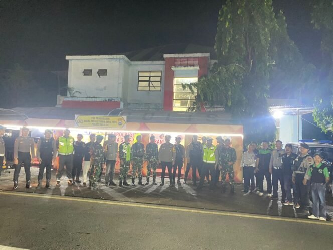 
					Sinergitas, Kodim 1426 Takalar dan Polres Takalar Apel Gabungan Dilanjutkan Patroli Bersama