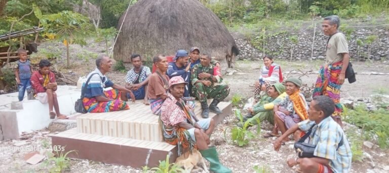 Musim Penghujan Tiba, Babinsa Koramil 1621-02/Abanteng Himbau Warga Waspada Bencana Banjir dan Longsor.