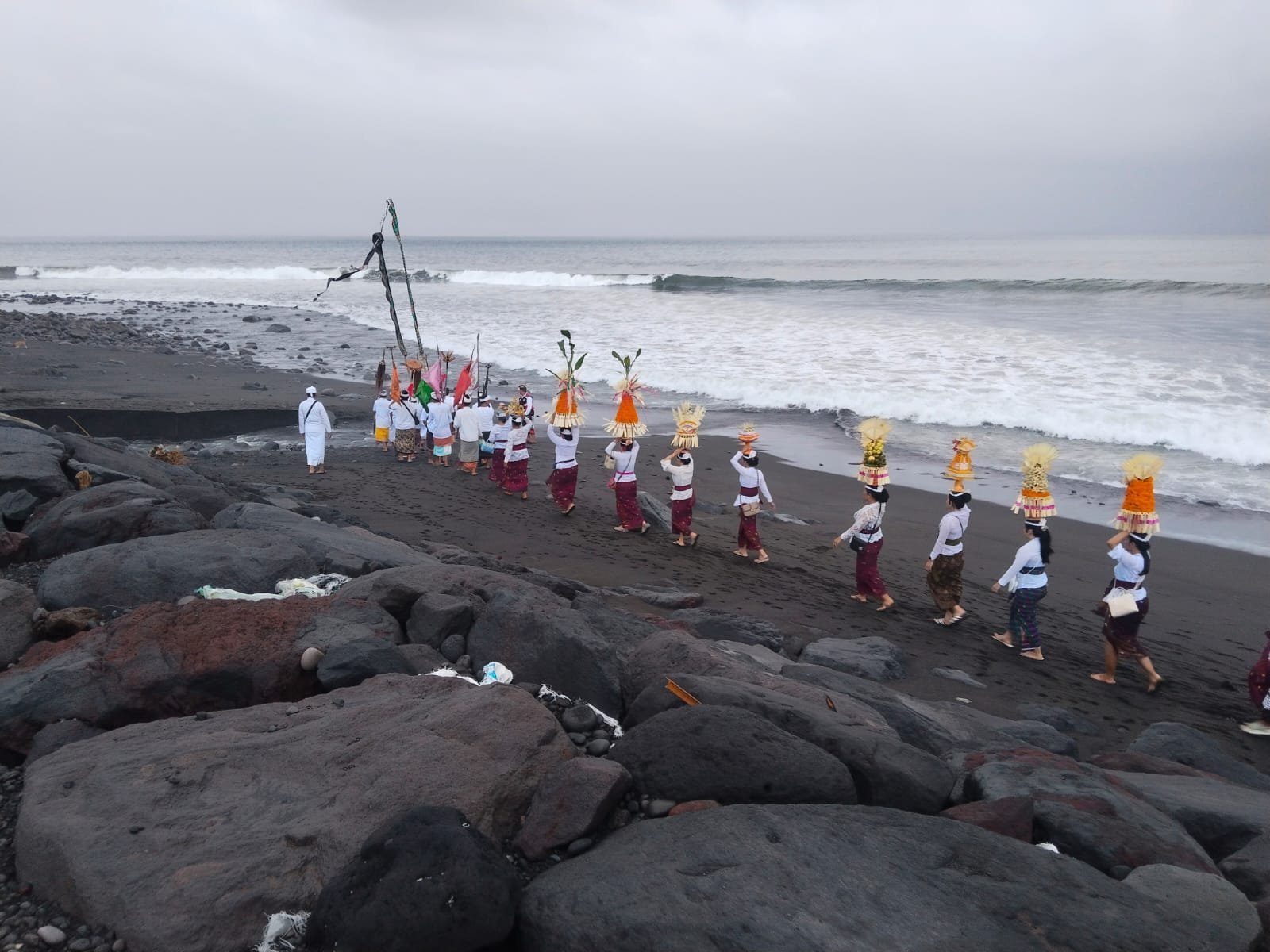 Serda Kemardika Kawal Ketat Melasti Wilbin Di Pantai Watu Klotok