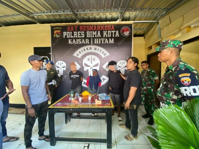 
					War on Drugs. Operasi Tangkap Tangan (OTT) Pengguna Narkoba di Kota Bima oleh Tim Gabungan TNI (Lanjutan 3)