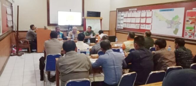 
					Kasdim 1614/Dompu Hadir Dalam Rakor Antar Sektor Jelang Natal dan Tahun Baru