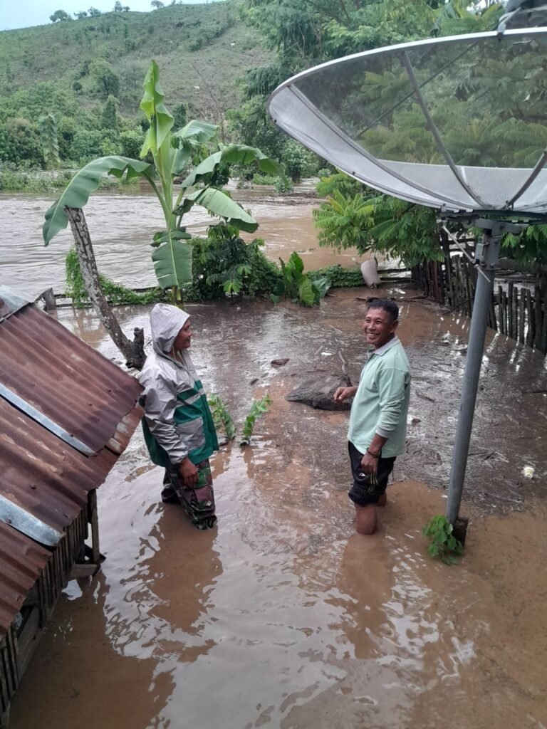 Danramil 1614-04/Kilo Tinjau Lokasi Banjir di Desa Mbuju