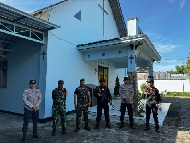 
					Upaya Menjaga Keamanan dan Kenyamanan, Babinsa Koramil 01/Dompu Melaksanakan Pam Bersama Tiga Pilar