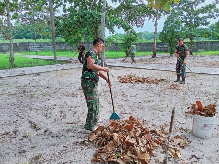 Kodim 0426/TB, Melaksanakan Pembersihan Taman Makam Pahlawan (TMP) Dalam Rangka Menyambut Hari Juang TNI-AD