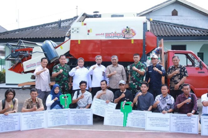
					Empat Kecamatan Terima Bantuan Alsintan, Kodim 1407/Bone dan Dinas TPHP Bersinergi Dukung Swasembada Pangan Nasional