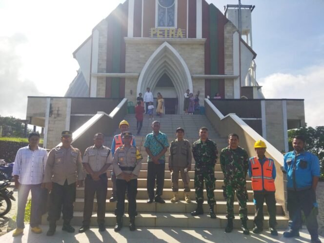 
					kodim 1621 TTS dan Polres TTS melaksanakan pengaman hari Natal di Wilayah Kota So’e