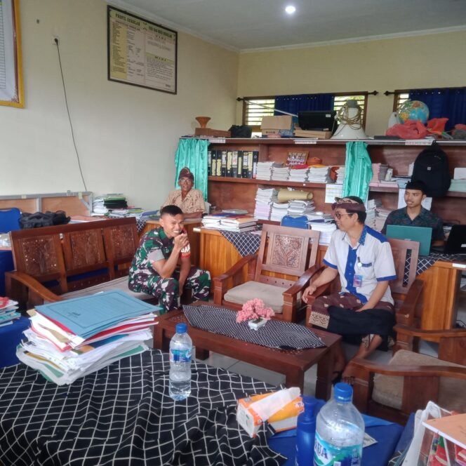 
					Peduli Pendidikan Di Wilayah Binaan, Babinsa Batukandik Berkunjung Ke SDN 3