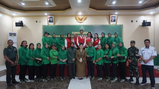 
					Sambut HUT Ke-79 Persit KCK, Kodim 1206/Putussibau Gelar Baksos Donor Darah