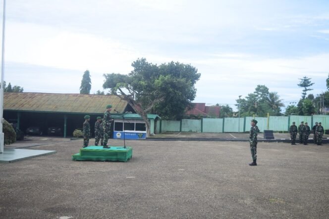 
					Dandim 1621/TTS, Pimpin Upacara 17-an Bulanan, Bacakan Amanat Pangdam IX/Udayana.