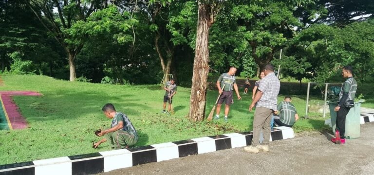 Personel Kodim 1618/TTU Gelar Aksi Gotong Royong, Jaga Kebersihan Dan Kerapian Markas.