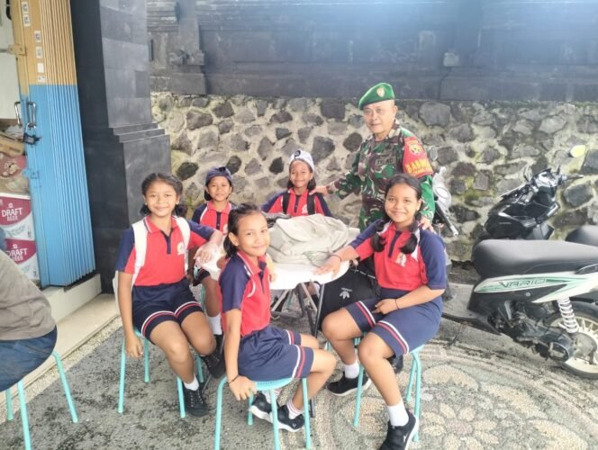 
					Interaksi Bersama Anak SDN 1 Bakas, Sertu Rata Sampaikan Pesan Ini