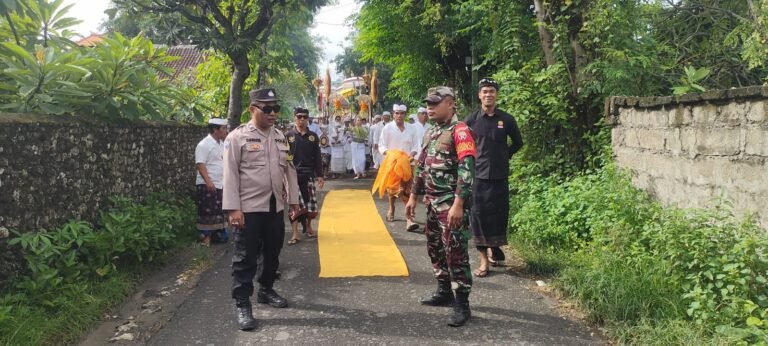 Ratusan Warga Binaan Ikuti Upacara Melasti, Babinsa Kutampi Gelar Pengamanan Terpadu