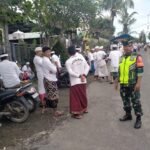 Tunaikan Tupoksi Jaga Kelestarian Adat, Babinsa Jajaran Kodim Klungkung Kawal Upacara Keagamaan