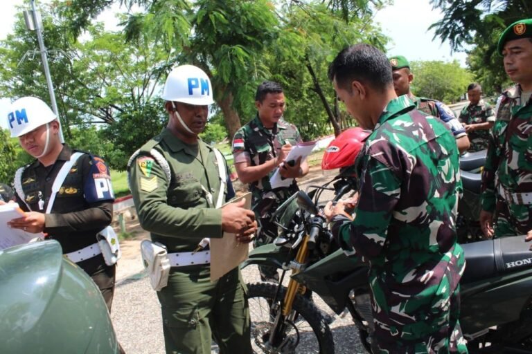 Kodim 1601/ST Bersama Subdenpom IX/1-2 Waingapu Lakukan Pengecekaan Kendaraan Anggota