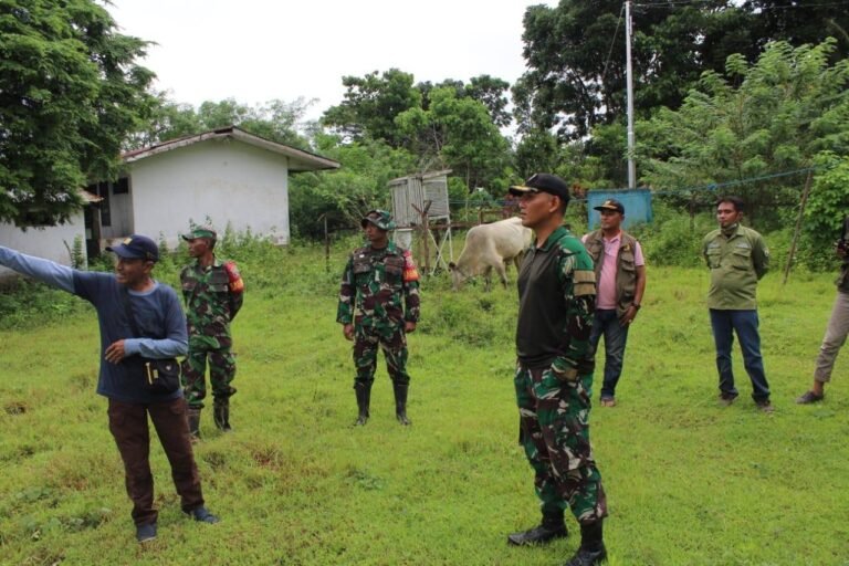 Dandim 1601/Sumba Timur Bersama Dinas PUPR Tinjau Lokasi Pembuatan Sumur Bor