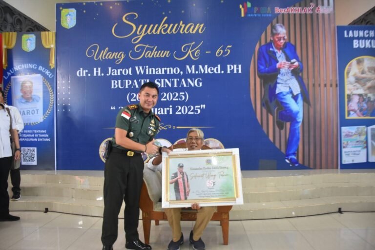 Dandim Sintang Hadiri Kegiatan Peluncuran Buku “Sintang Bersama Jarot”