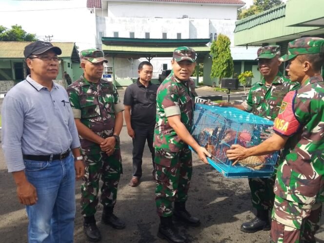 
					Dandim 0408/BS Serahkan Mesin Tetas Dan Ayam Petelur Elba Mendukung Program Makan Bergizi Nasional