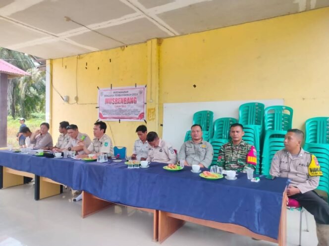 
					Babinsa Koptu Arafik Hadiri Musrenbang Desa Sungai Risap, Ajak Warga Jaga Kamtibmas dan Waspada Perubahan Cuaca