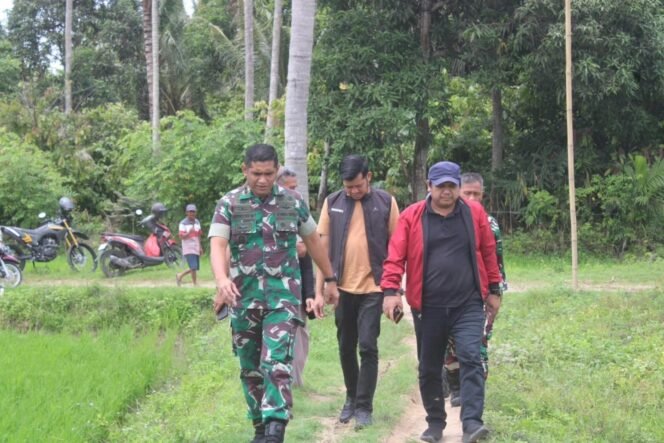 
					Dandim 1404/Pinrang Dampingi Staf Dirjen Alasintan Kementan RI Tinjau Lokasi Program Oplah Di Kecamatan Tiroang