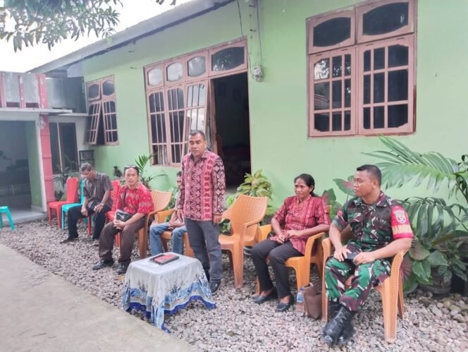 
					Babinsa Koramil 01/Alok Hadiri Rapat Pemilihan Ketua RT di Kelurahan Kota Uneng