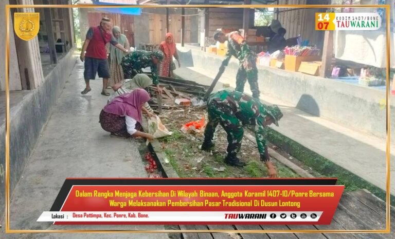 Anggota Koramil 1407-10/Ponre dan Warga Gotong Royong Bersihkan Pasar Tradisional