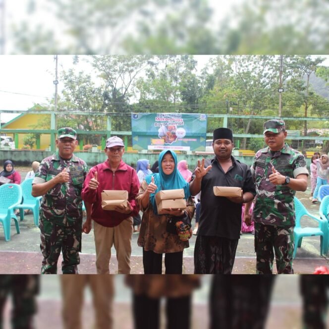 
Kodim 1202/Singkawang Kembali Gelar Bakti Sosial Pemberian Paket Makanan Untuk Masyarakat Kurang Mampu