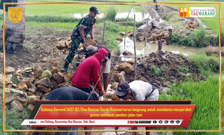 Babinsa Koramil 1407-02/Dua Boccoe Bantu Petani Bangun Pondasi Jalan Tani di Desa Sailong