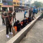 HUT Kabupaten Kampar Ke-75, Anggota Koramil 01/Bkn Ikut Goro Bersihkan Pasar Bangkinang