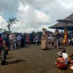 Babinsa Amankan Pentas Budaya Barong Landung Di Desa Wisata Penglipuran